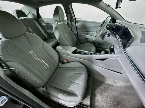 Used 2025 Hyundai Elantra SEL FWD image 32