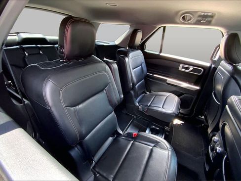Used 2020 Ford Explorer XLT w/ Equipment Group 202A RWD image 19