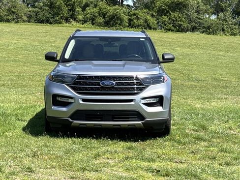 Used 2020 Ford Explorer XLT w/ Equipment Group 202A RWD image 2