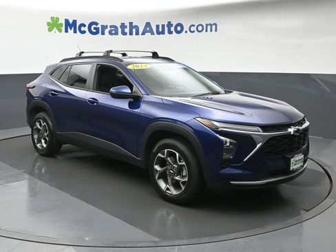 Used 2024 Chevrolet Trax LT w/ Driver Confidence Package FWD image 2