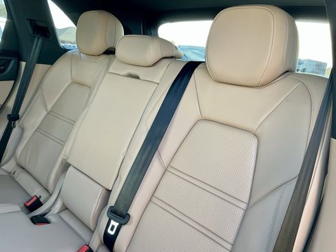 Used 2022 Porsche Cayenne Platinum Edition image 30