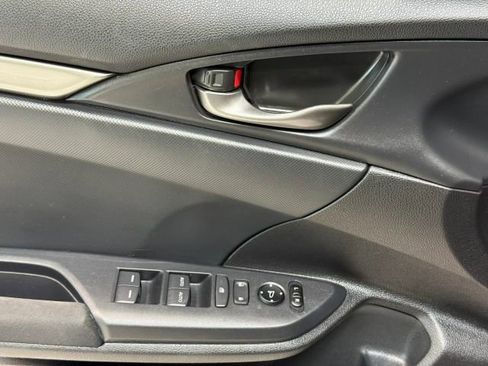 Used 2018 Honda Civic Sport image 10