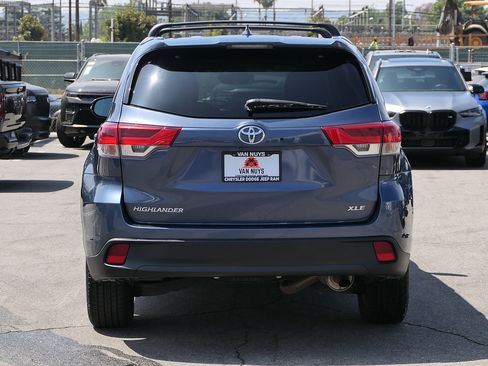 Used 2018 Toyota Highlander XLE FWD image 5