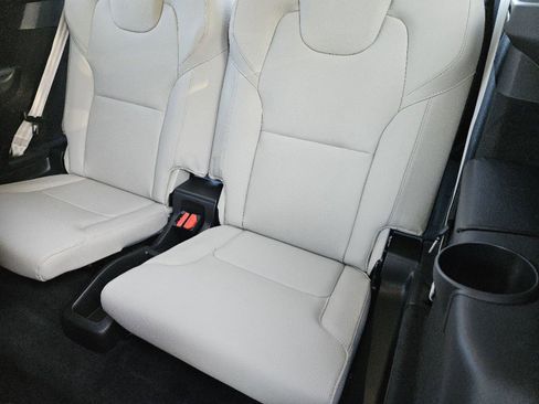 Certified 2025 Volvo XC90 B6 Plus w/ Protection Package Premier image 33