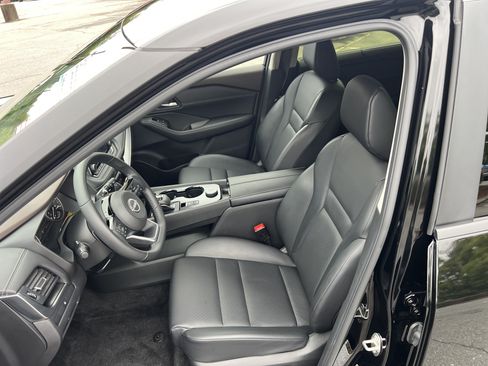 Certified 2023 Nissan Rogue SV w/ SV Premium B Package AWD/4WD image 13