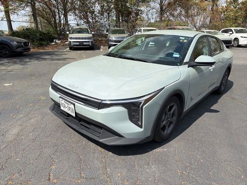 Used 2025 Kia K4 LXS image 1
