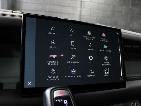 Used 2024 Land Rover Defender 110 SE image 63