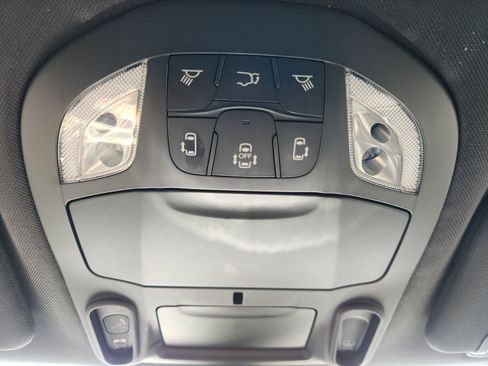 Used 2027 Chrysler Pacifica Limited FWD image 29