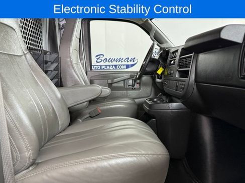 Used 2016 Chevrolet Express 2500 RWD image 17