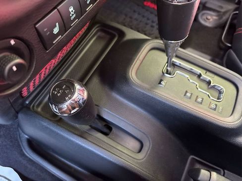 Used 2018 Jeep Wrangler Unlimited Rubicon image 28