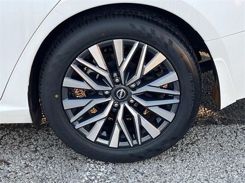 Used 2023 Nissan Altima 2.5 SV image 11