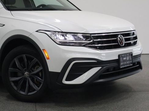 Used 2023 Volkswagen Tiguan SE AWD/4WD image 3