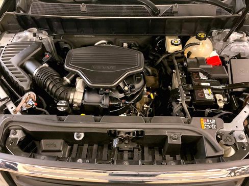 Used 2018 GMC Acadia SLE image 30