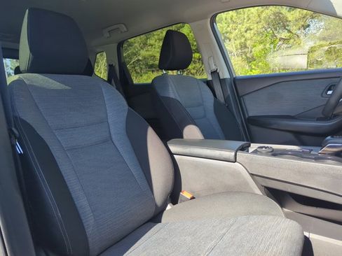 Used 2023 Nissan Rogue SV image 26