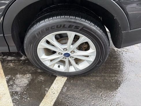 Certified 2017 Ford Escape SE image 11