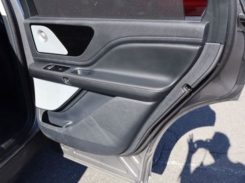 Used 2025 Lincoln Aviator Reserve w/ Equipment Group 201A image 37