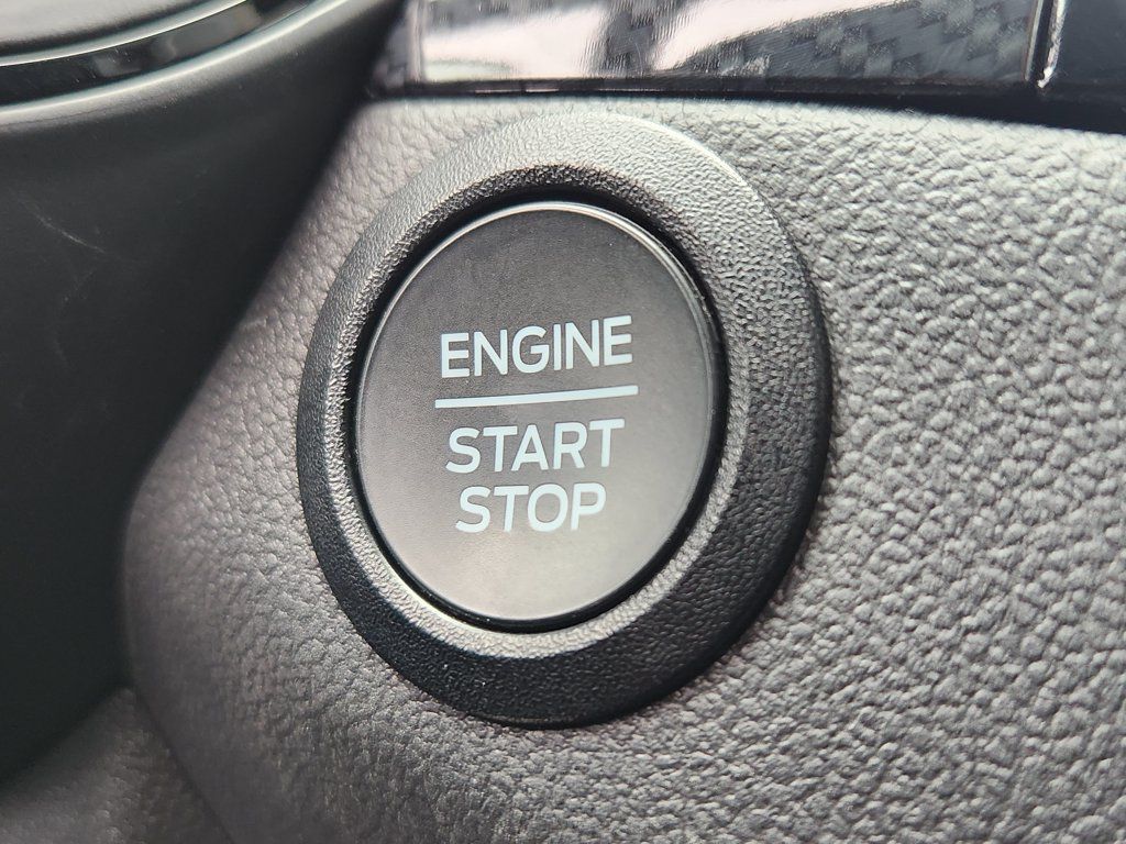 Used 2025 Ford Escape ST-Line Select AWD/4WD image 12