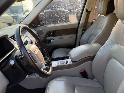 Used 2019 Land Rover Range Rover HSE image 10