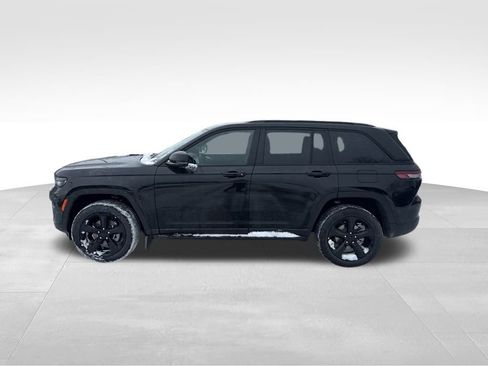 New 2025 Jeep Grand Cherokee 4WD image 2