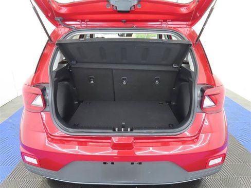 Used 2025 Hyundai Venue SEL FWD image 12