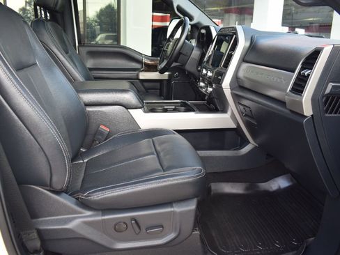 Used 2022 Ford F250 Lariat w/ Lariat Ultimate Package AWD/4WD image 16