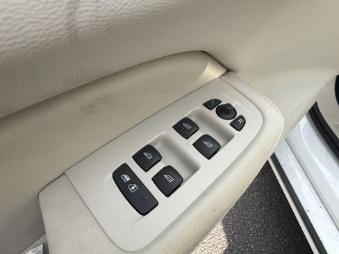 Certified 2025 Volvo S60 B5 Plus image 24