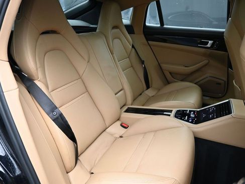 Used 2018 Porsche Panamera 4S w/ Premium Package Plus image 24