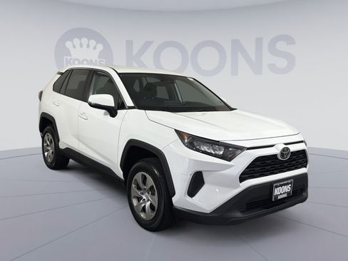 Used 2022 Toyota RAV4 LE AWD/4WD image 10