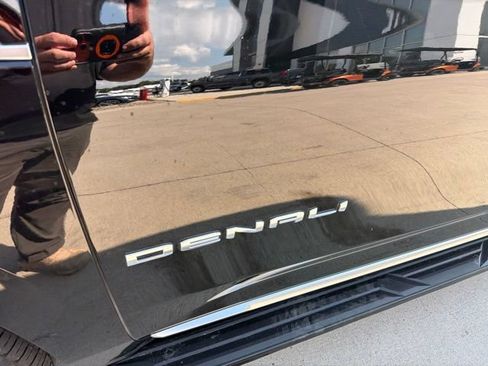 Used 2024 GMC Yukon Denali w/ Advanced Technology Package AWD/4WD image 10