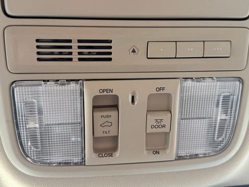 Used 2019 Honda CR-V Touring image 32