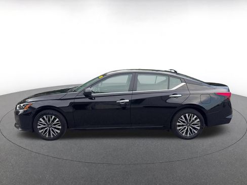 Used 2025 Nissan Altima 2.5 SV FWD image 8