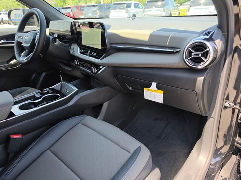 New 2027 Chevrolet Equinox LT w/ Convenience Package II FWD image 17