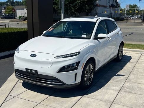 Certified 2023 Hyundai Kona Limited w/ Cargo Package FWD image 3
