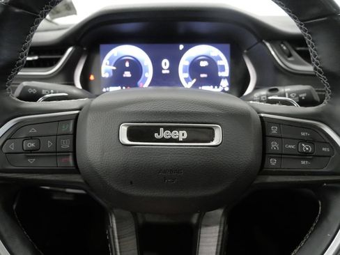 Used 2022 Jeep Grand Cherokee Limited AWD/4WD image 17