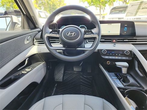 New 2025 Hyundai Elantra Limited image 11