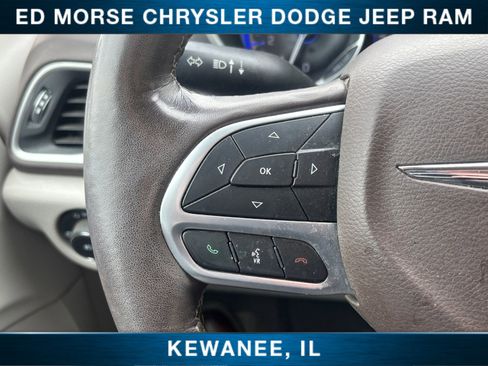 Used 2019 Chrysler Pacifica Touring-L FWD image 30