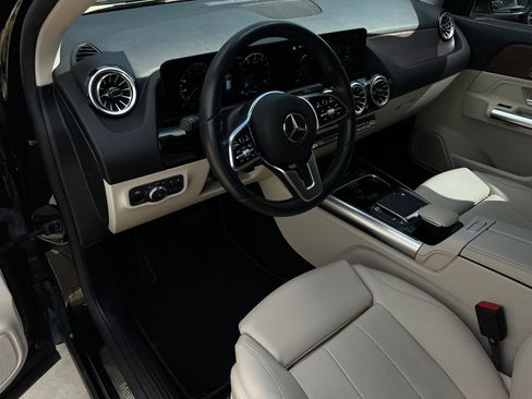 Used 2023 Mercedes-Benz GLA 250 w/ Premium Package image 18