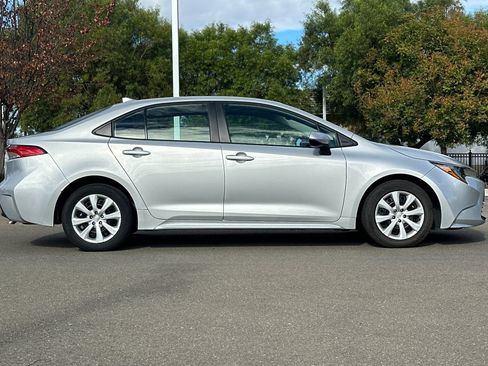 Used 2024 Toyota Corolla LE FWD image 3