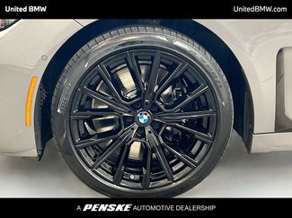 Used 2022 BMW 750i xDrive w/ Luxury Rear Seating Package video 2