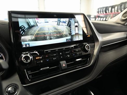 Used 2022 Toyota Highlander Platinum image 18