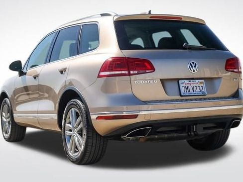 Used 2016 Volkswagen Touareg TDI image 6