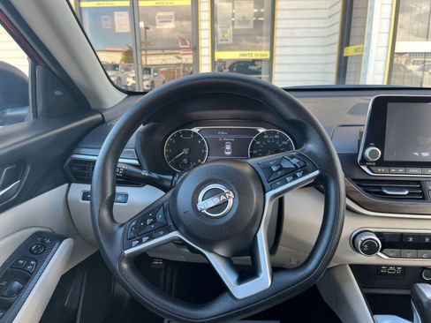 Used 2025 Nissan Altima 2.5 SV image 34