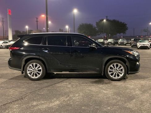 Used 2023 Toyota Highlander Limited image 4