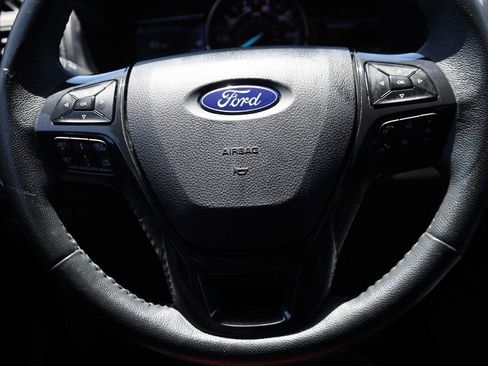 Used 2019 Ford Explorer XLT w/ Equipment Group 202A AWD/4WD image 18