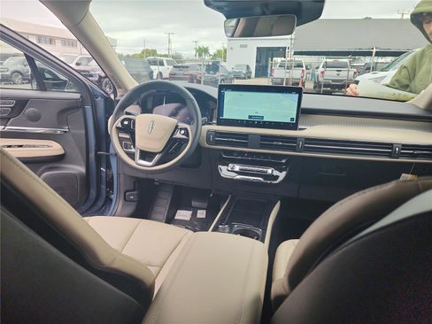 New 2026 Lincoln Corsair Premiere FWD image 22