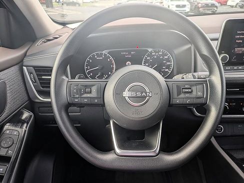 Used 2023 Nissan Rogue S image 17
