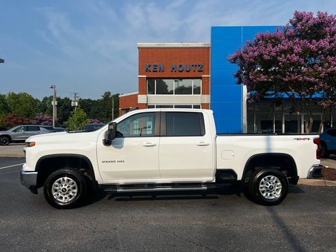 Used 2025 Chevrolet Silverado 2500 LT w/ Convenience Package AWD/4WD image 4