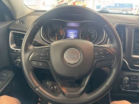 Used 2019 Jeep Cherokee Trailhawk w/ Cold Weather Group AWD/4WD image 32