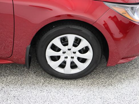 Certified 2025 Toyota Corolla LE FWD image 5