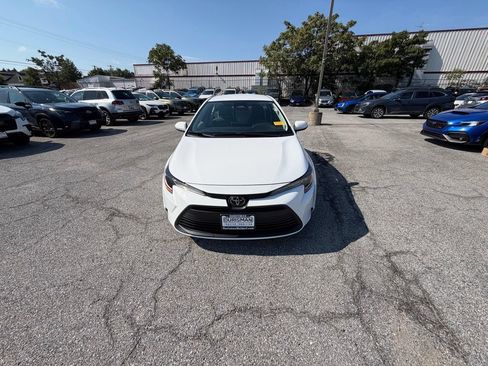 Used 2024 Toyota Corolla LE FWD image 2